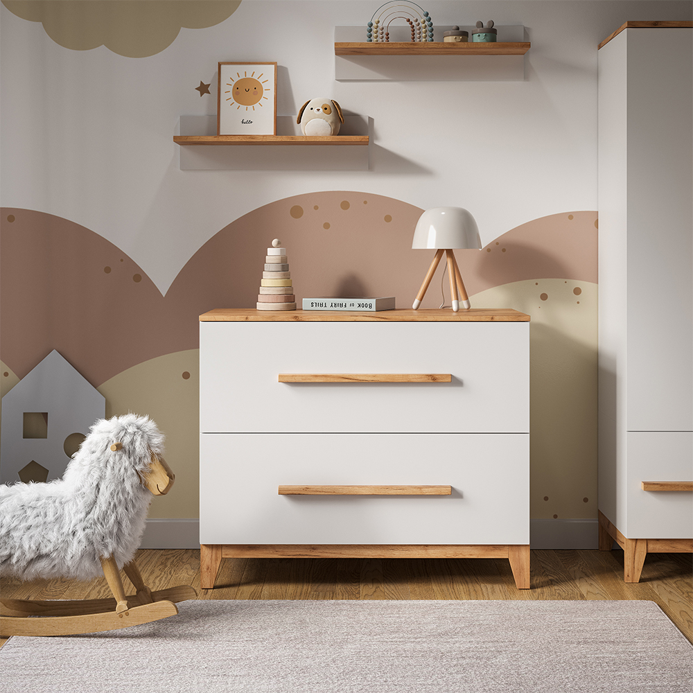 Nahaufnahme von Wickelkommode in Weiß/Artisan, zeigt Design- und Oberflächendetails