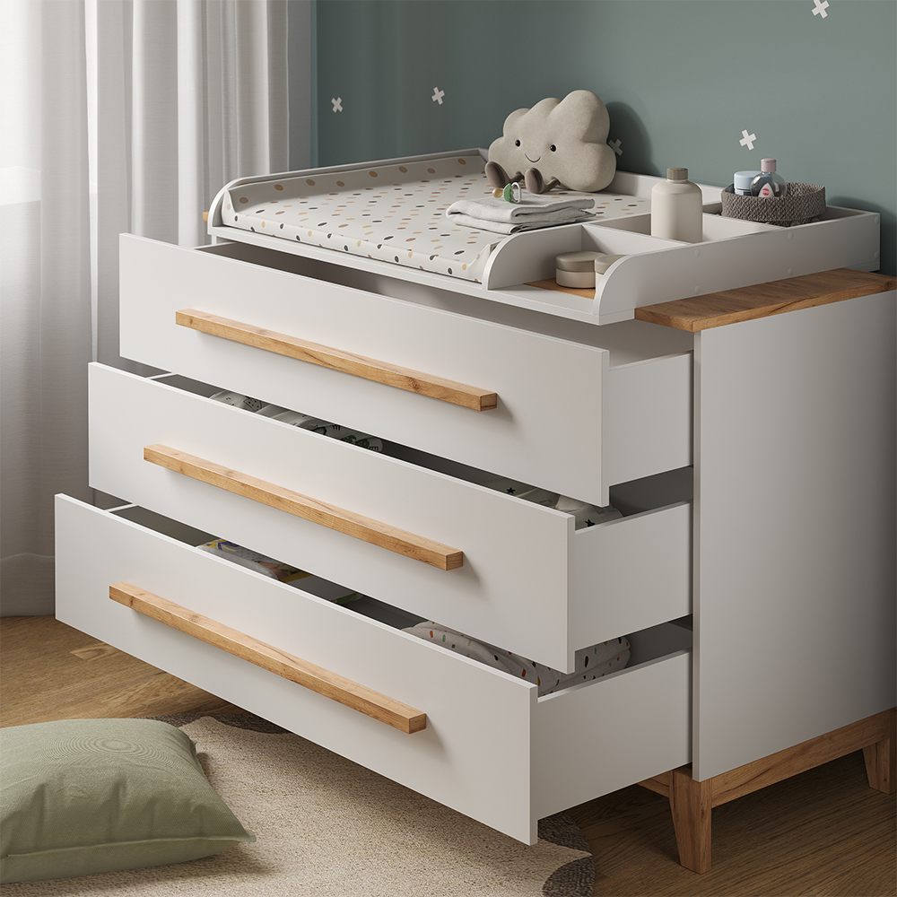 Nahaufnahme von Wickelkommode in Weiß/Artisan, zeigt Textur/Details